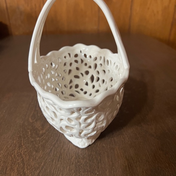 nd exclusive ceramic Like Marquis shaped basket Lace Vibe Handled Off White - Picture 4 of 9